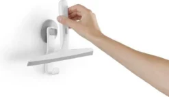 EasyStore Slimline Squeegee Douche Wisser, Met Ophanghaak - Joseph Joseph -Mooie Badkamer 1200x689