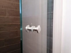 Luxe RVS Douchedeur Knop - Deurknopgarnituur – Douchedeur Handvat / Douchedeurknop / Deurknop RVS / Zilverkleur Type Elegant -Mooie Badkamer 1200x900 85